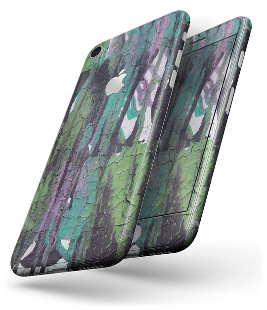 Abstract Cracked Green Paint Wall - Skin-kit for the iPhone 8 or 8