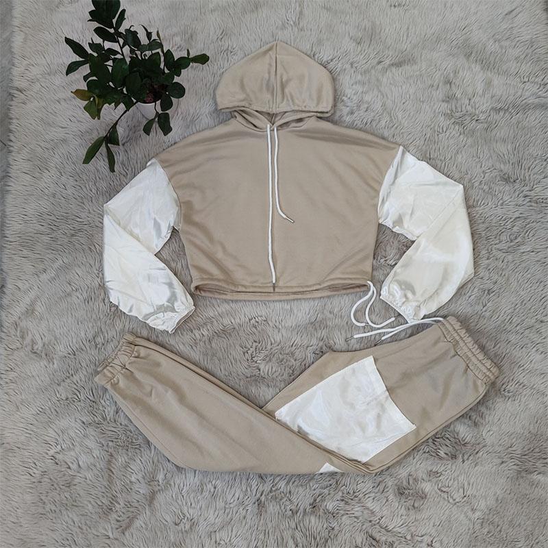 Set aus Trainingsanzügen, langärmligem Kapuzenpullover und Jogginghose mit Kordelzug