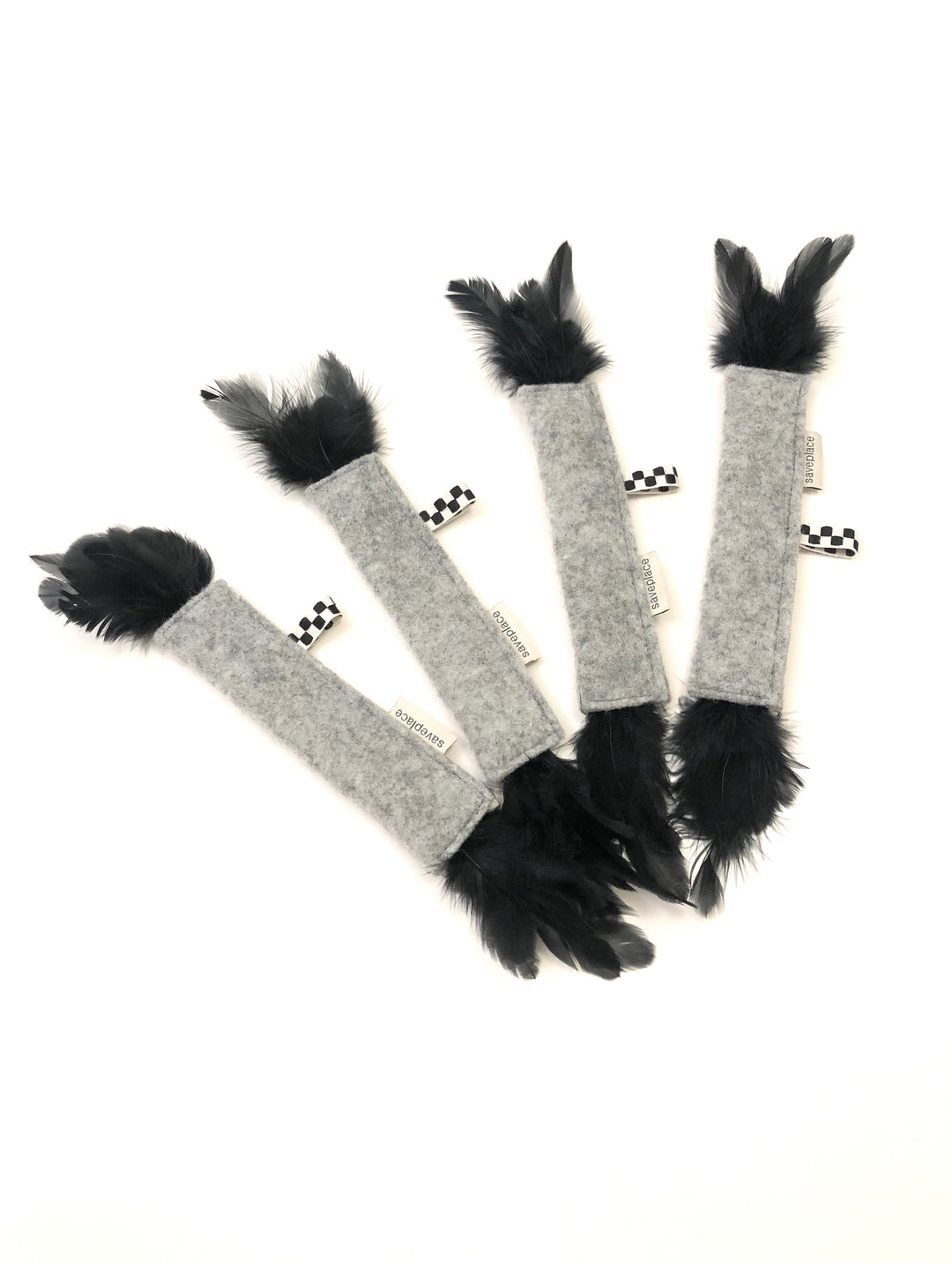 PLAYING SOLO Saveplace® wool cat toy with feathers (many colors)