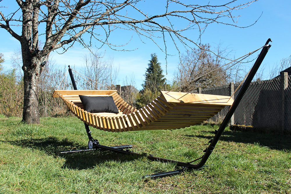 V1 Wooden hammock with curved steel stand handmade by Fabsfurniture.nl