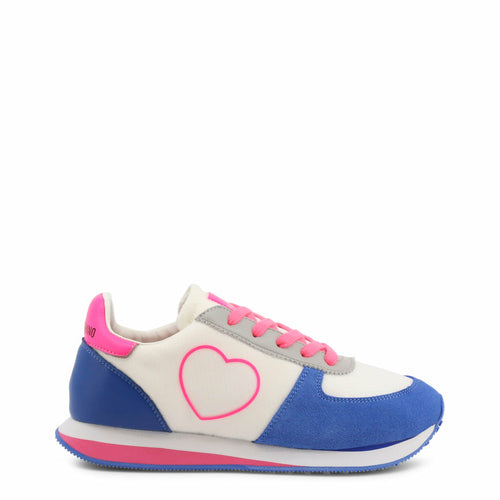 Zapatillas con corazón azul